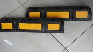Rubber Reflective Wheel Stopper / Parking Stopper