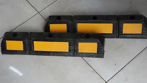 Reflective Rubber Parking Wheel Stopper (580 * 110 * 85mm)