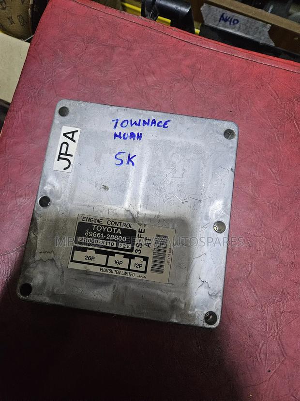 Engine Control Unit Computer Townace/Noah
