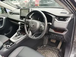 Toyota RAV4 Hybrid 2019 Silver