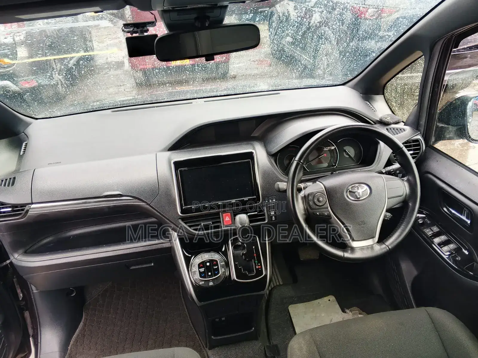 Toyota Esquire 2018