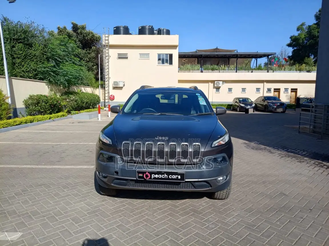 Jeep Cherokee Latitude 4dr SUV (2.4L 4cyl 9A) 2015 Gray