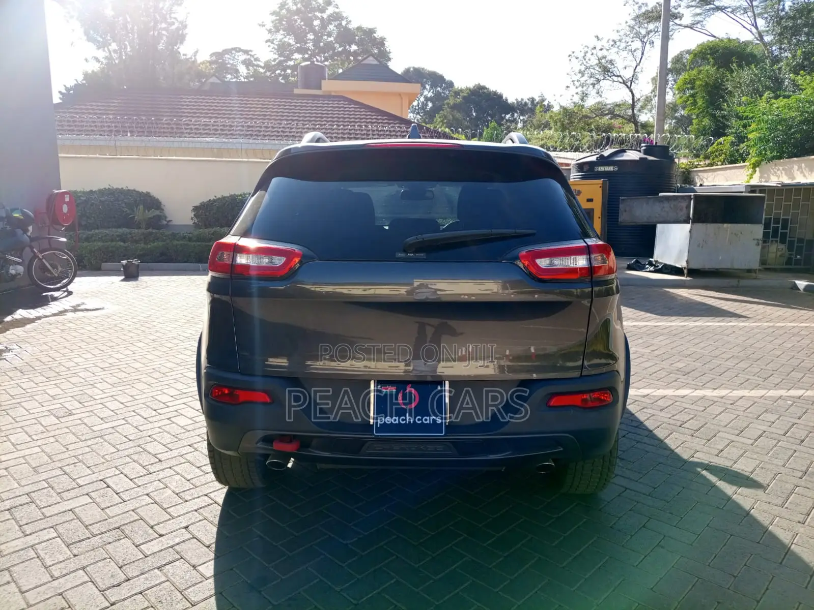 Jeep Cherokee Latitude 4dr SUV (2.4L 4cyl 9A) 2015 Gray