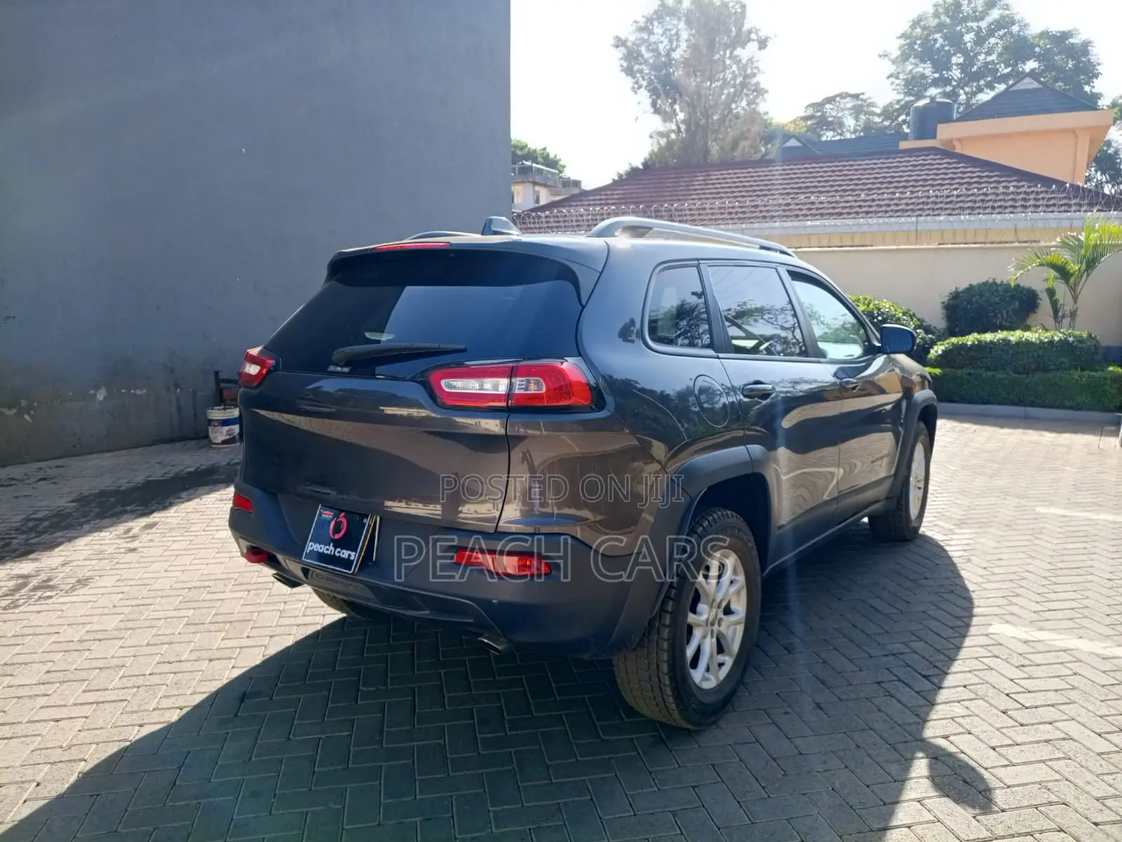 Jeep Cherokee Latitude 4dr SUV (2.4L 4cyl 9A) 2015 Gray