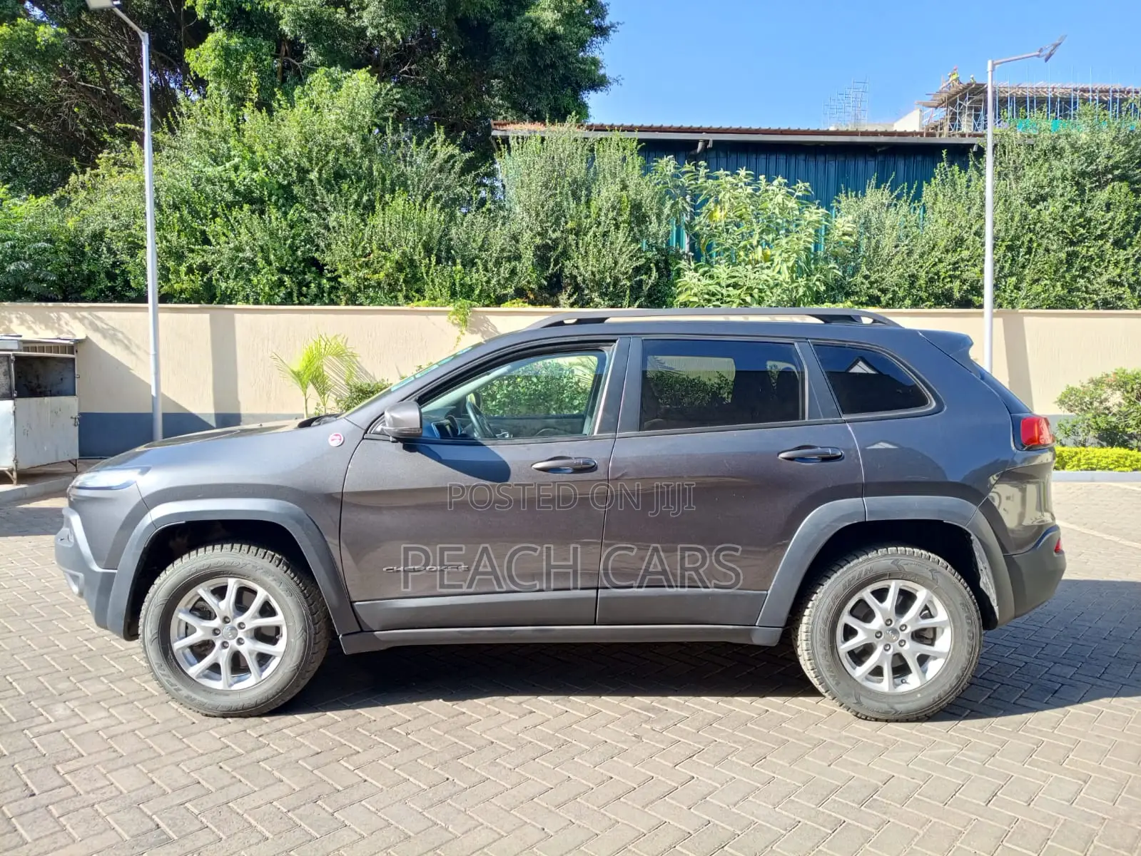 Jeep Cherokee Latitude 4dr SUV (2.4L 4cyl 9A) 2015 Gray