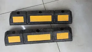Reflective Rubber Parking Wheel Stopper (580x110x85mm)