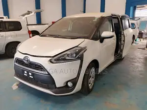 Toyota Sienta 2018 White