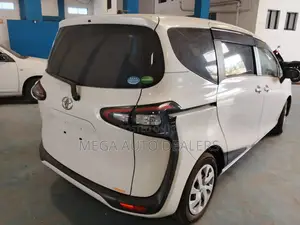 Toyota Sienta 2018 White