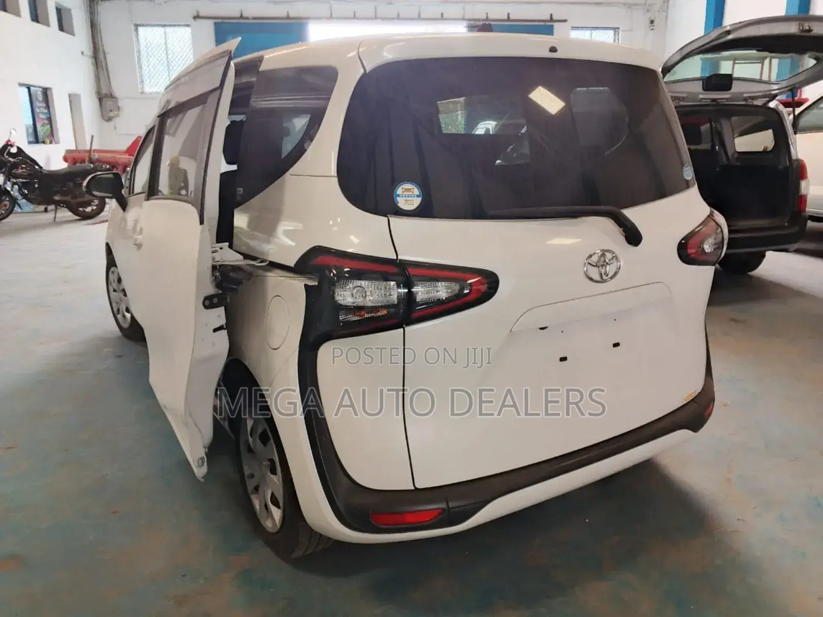 Toyota Sienta 2018 White