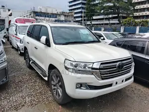 Toyota Land Cruiser 2018 White