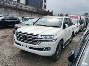 Toyota Land Cruiser 2018 White