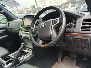 Toyota Land Cruiser 2018 White