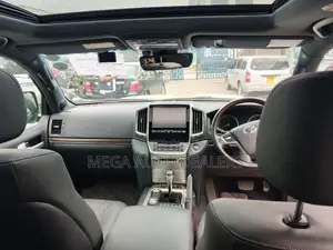 Toyota Land Cruiser 2018 White