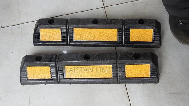 Angled Rubber Parking Reflective Wheel Stopper Parking Stops