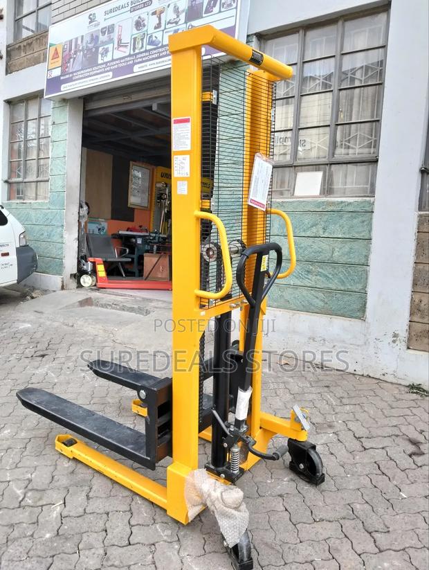 Manual Pallet Stacker - main view