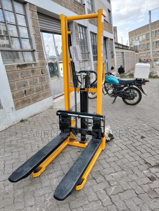 Manual Forklift - main view