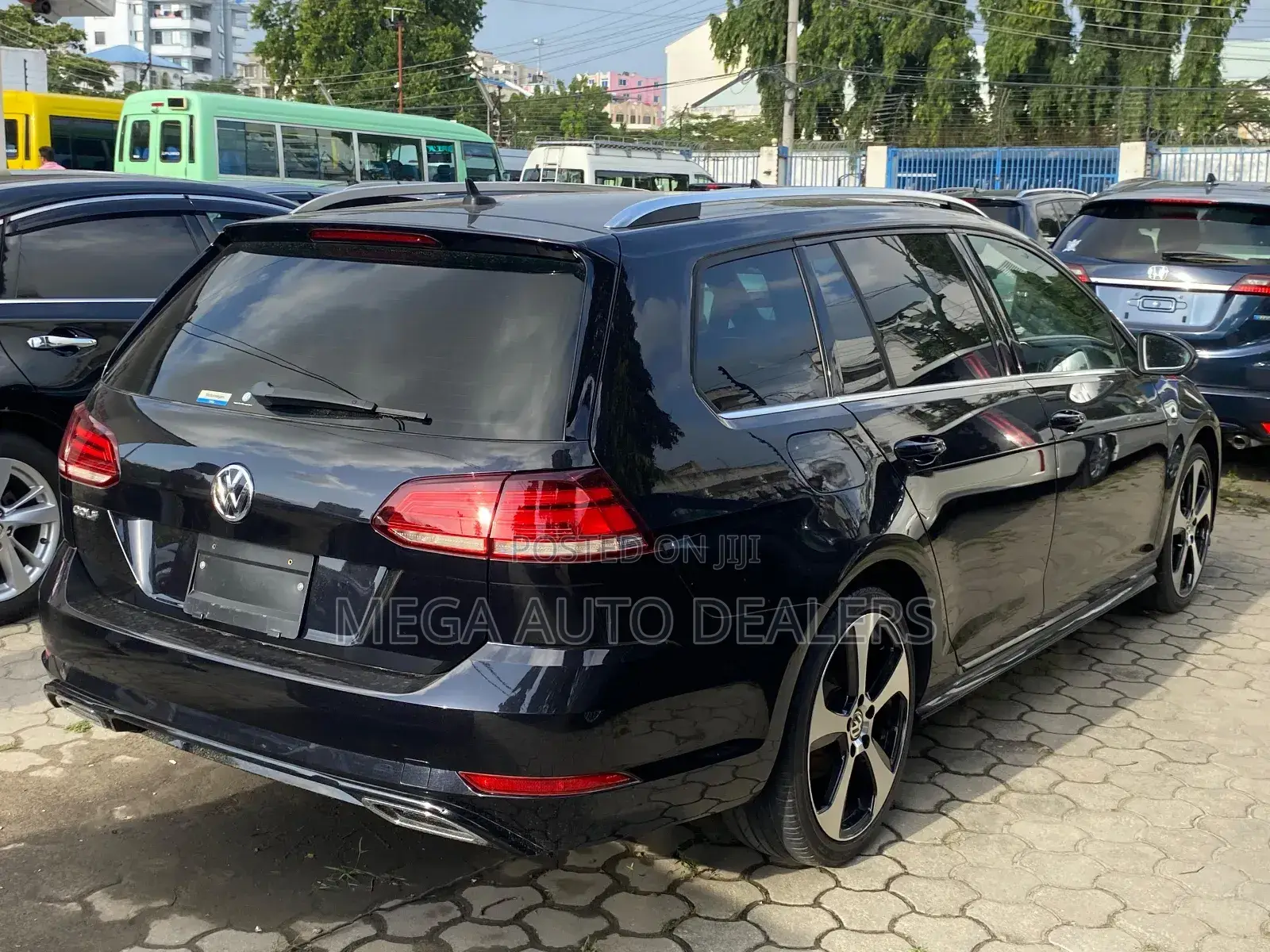 Volkswagen Golf R 4-Door w/DCC & Navigation 2018 Black