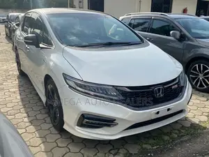 Honda Jade 2018 White