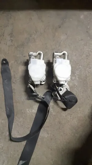 Premio 265 Seatbelts Front.