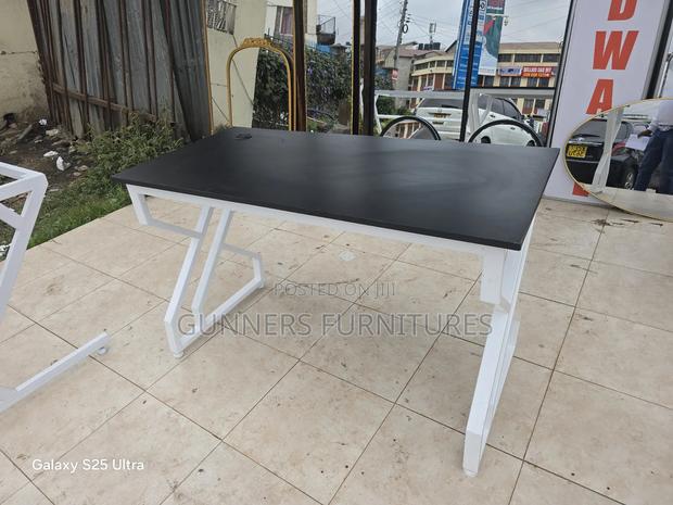 Metallic Frame Office Desk Office Desk.