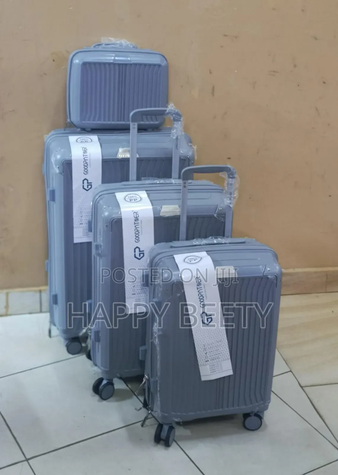4 in 1 Luxurious Unbreakable Suitcase