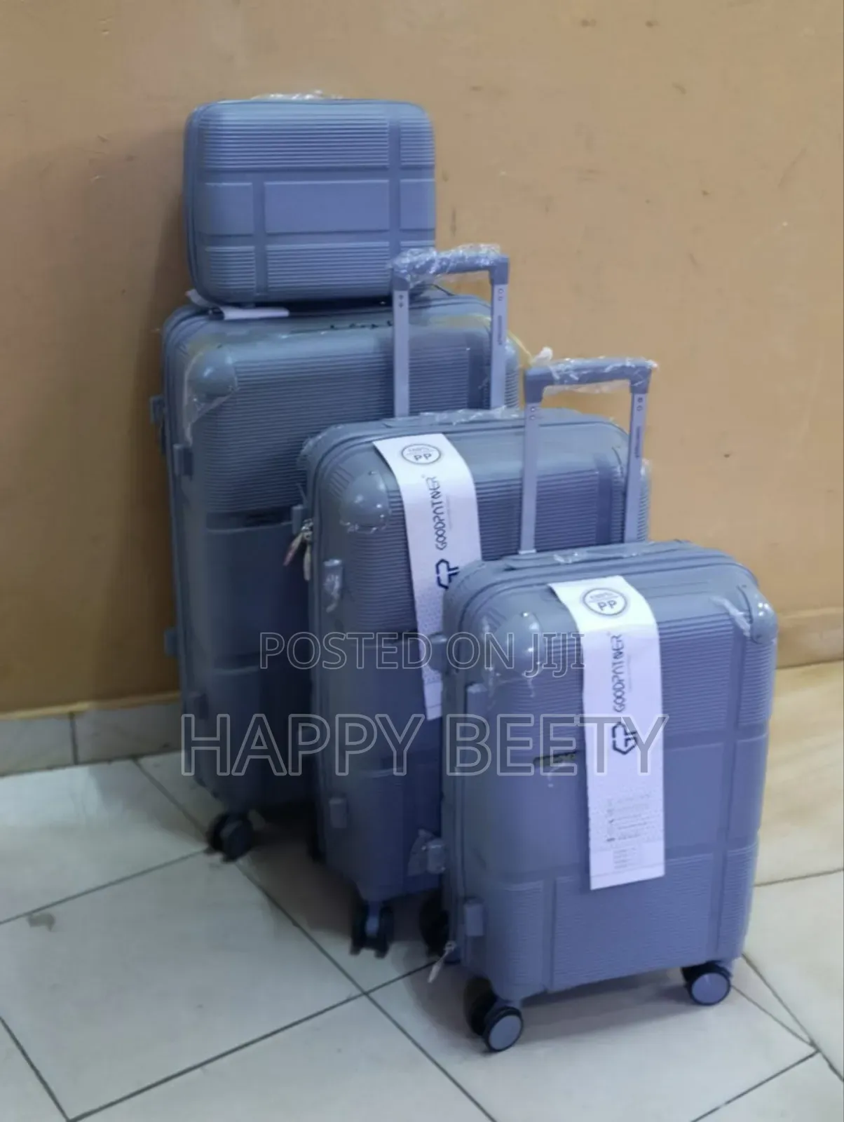 4 in 1 Luxurious Unbreakable Suitcase