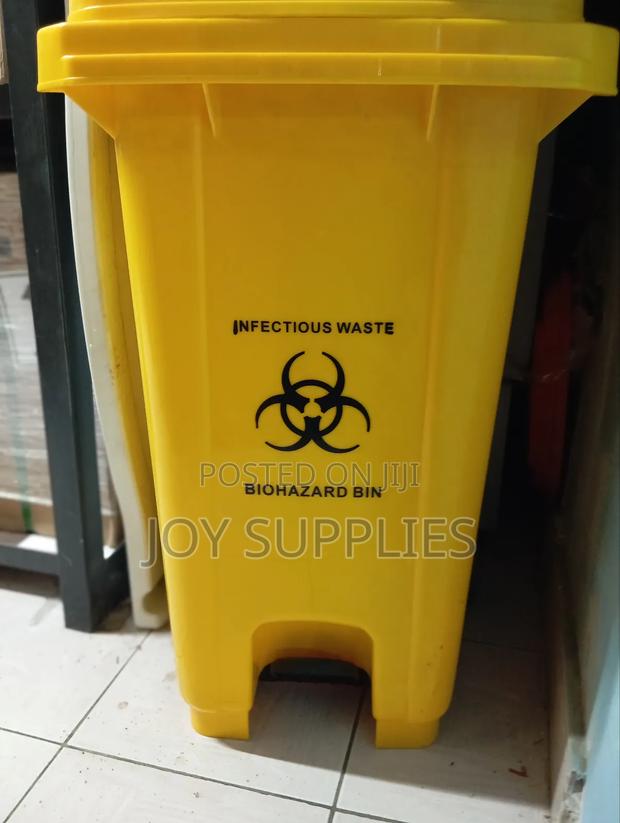 100l Biohazard Pedal Bin - thumbnail 2