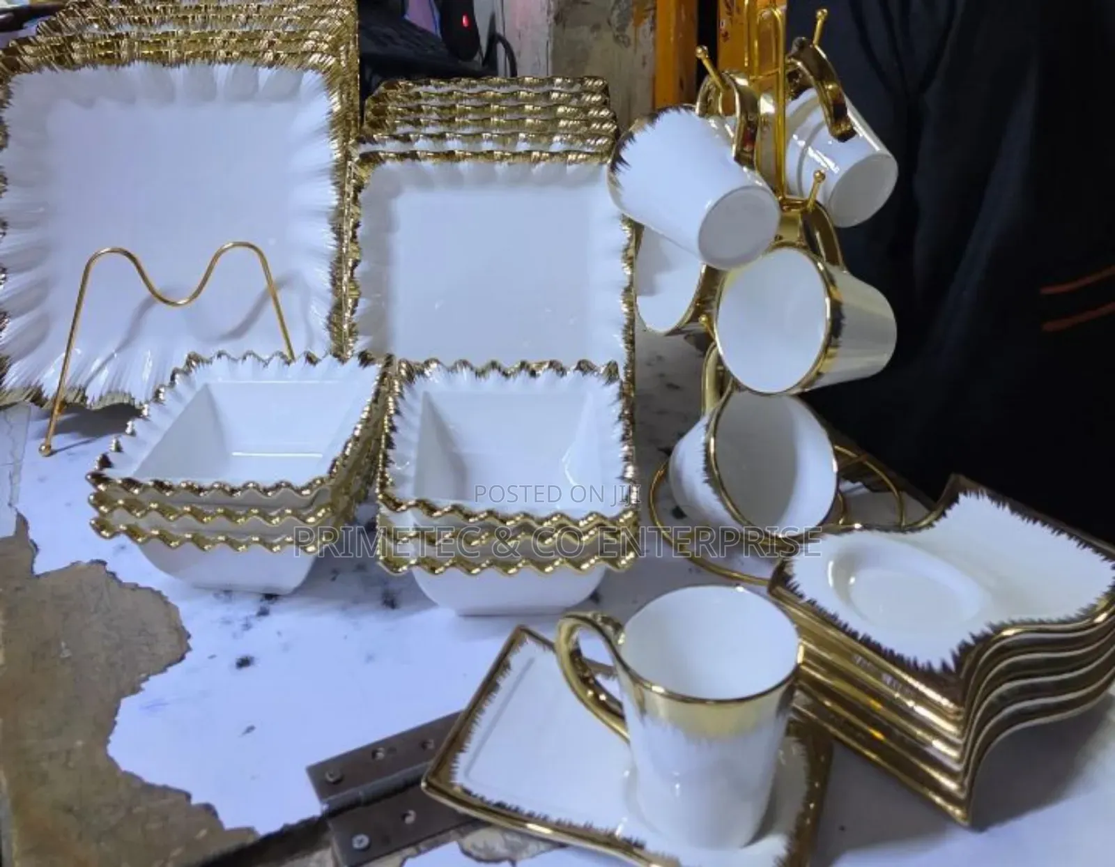 30pcs Wavy Gold Dinner Set