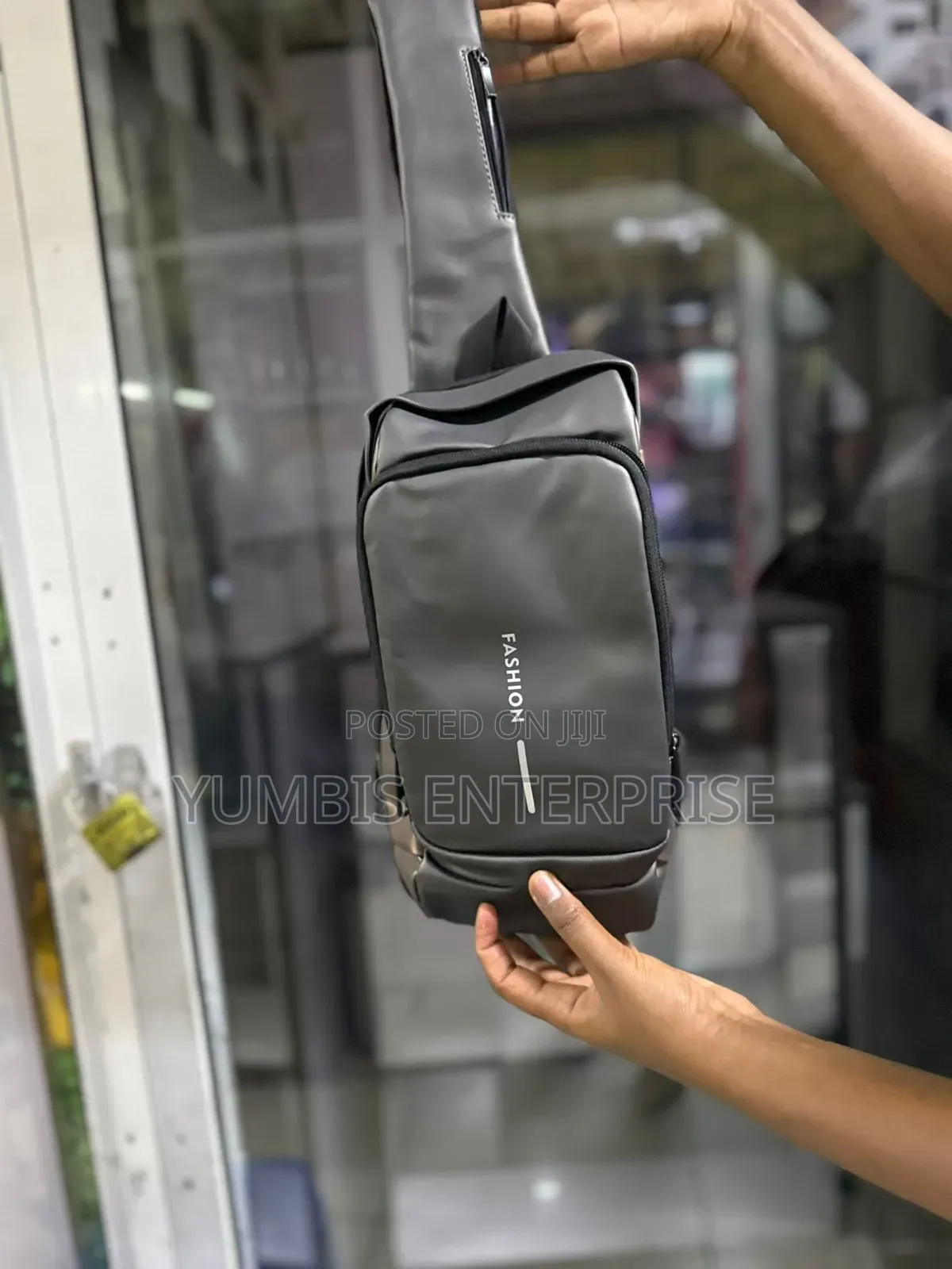Fashion Shoulder Bags With Multiple Pockets at 1200