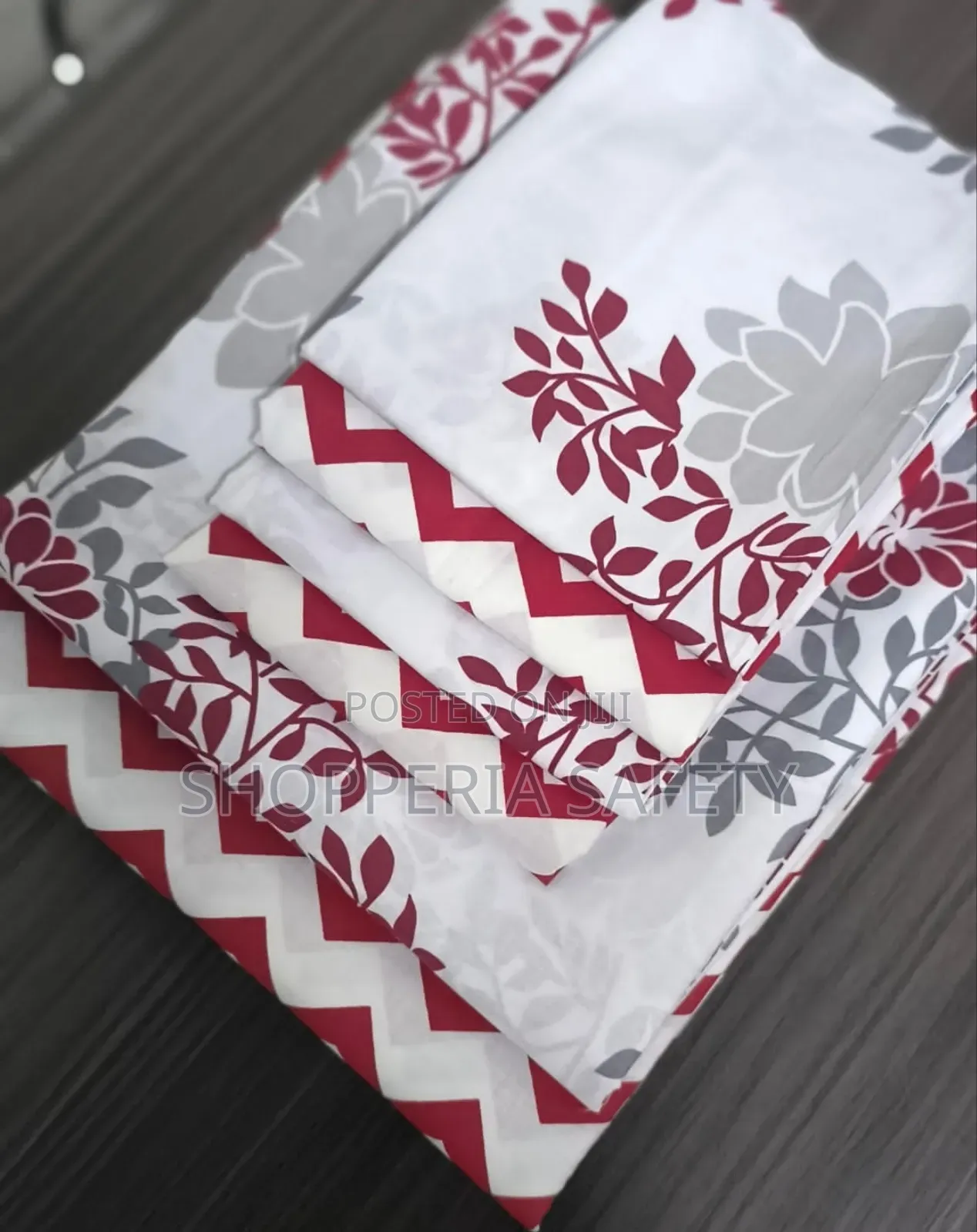 Multicoloured Bedsheet Set- 6 Pieces