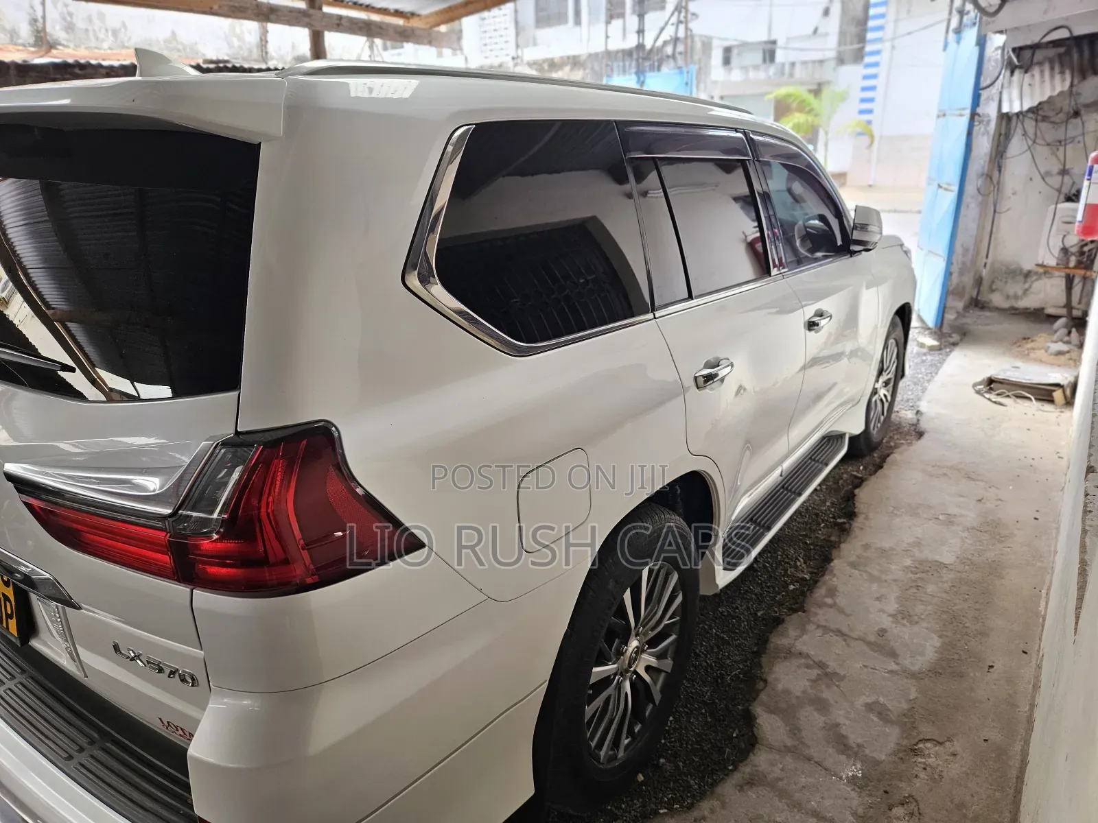 Lexus LX 2018 White