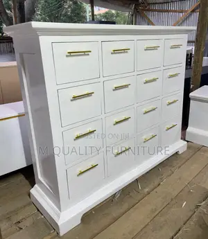 Modern Closet With 16 Drawers