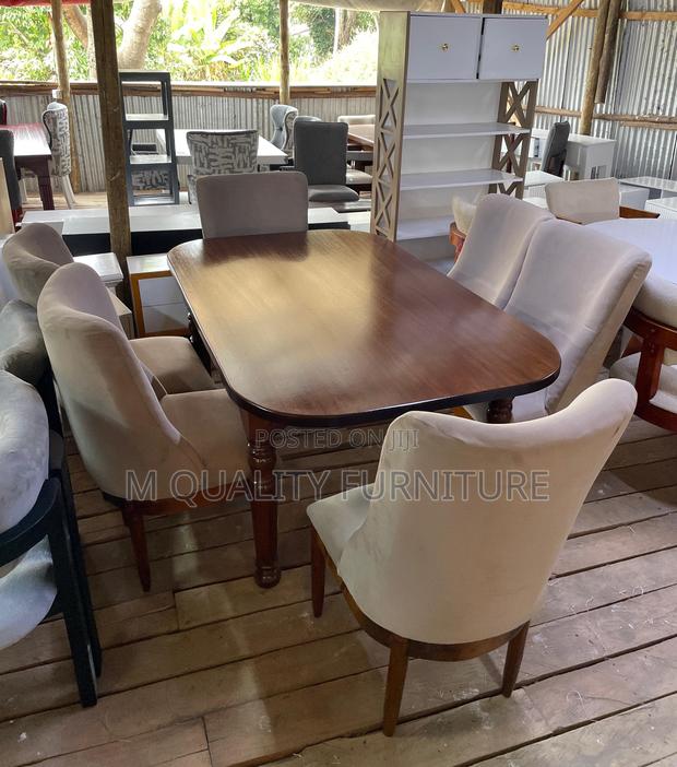Dining Set That Balances Between Functionality and Style - main view