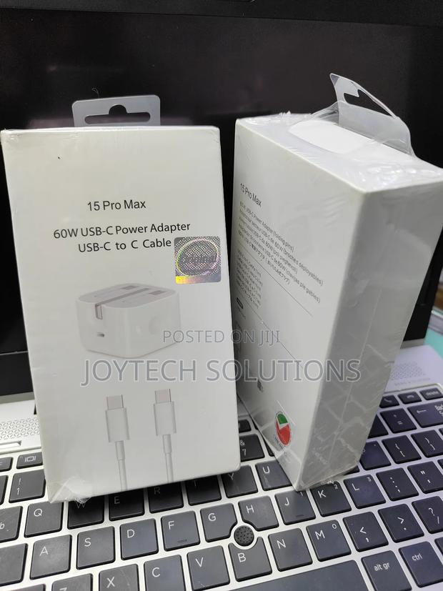 15 Pro Max 65 Watts Usb-C Power Adapter - main view