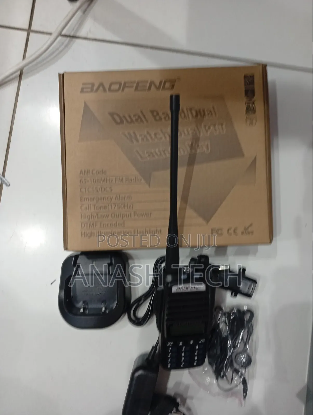 Baofeng Uv-82 Walkie Talkie 5 Kilometres Range New