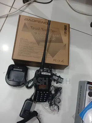 Baofeng Uv-82 Dual Band Handheld Transceiver Walkie Talkie