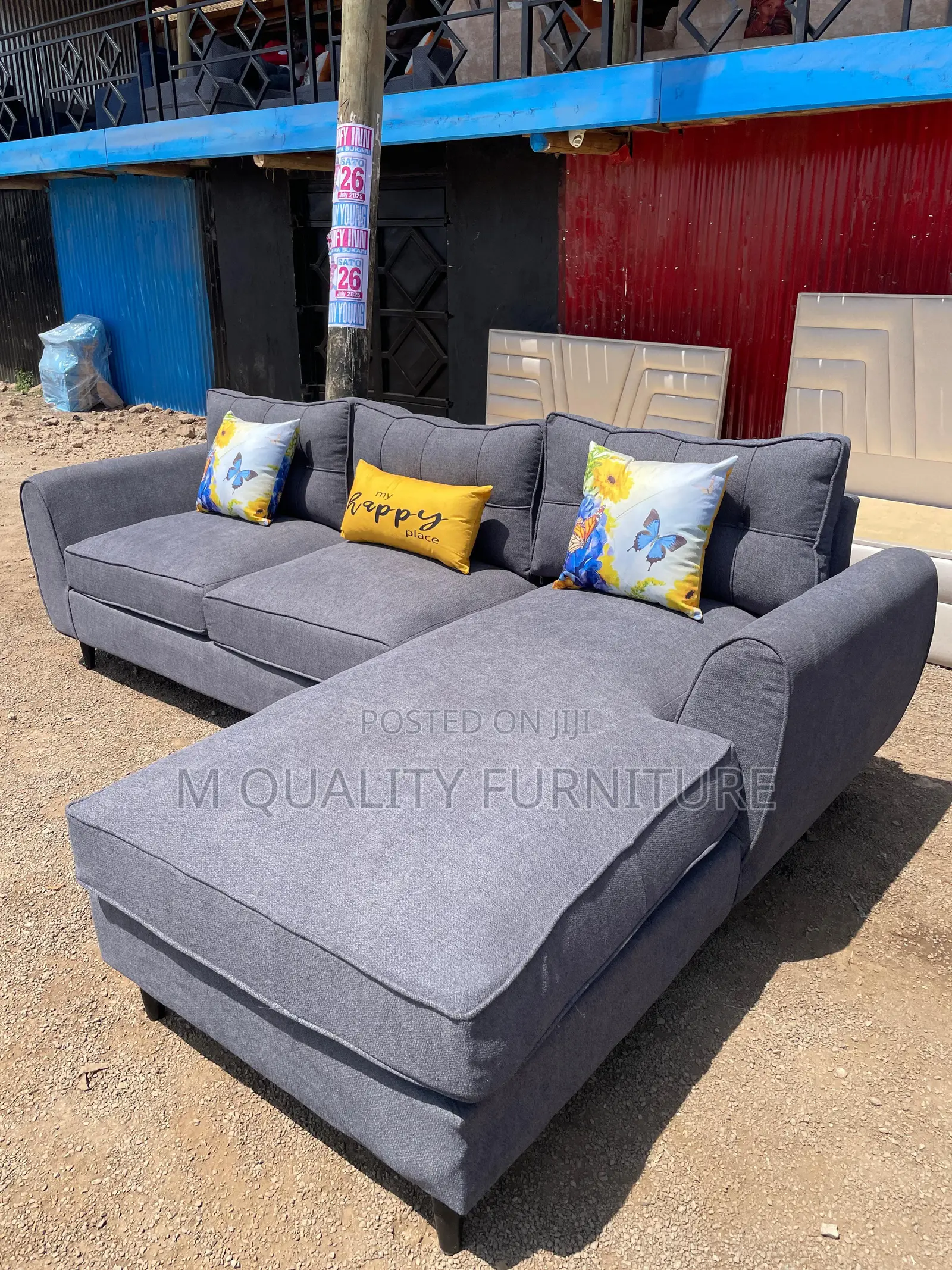 Sofa That Offers Ample Seating While Optimizing Corner Space