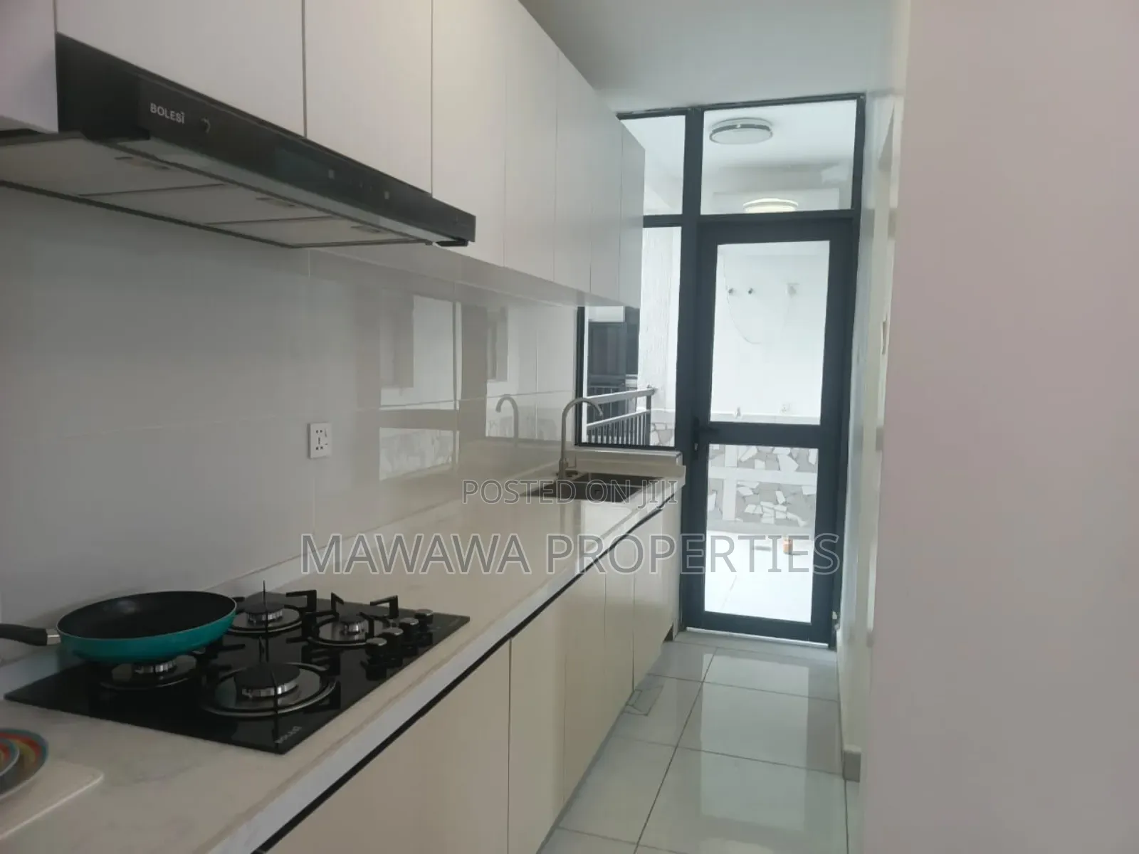 3bdrm Apartment in Gateway Mall, Syokimau for sale