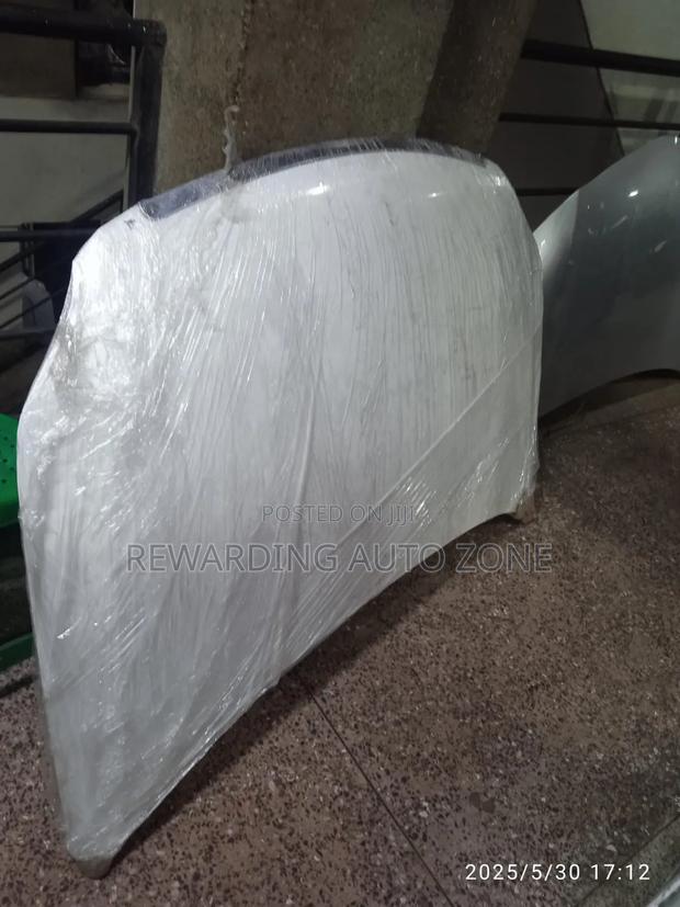 Premio 260 Bonnet White in Colour.