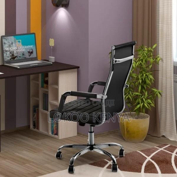 Office Chair : Strong Swivel Reception Office Chair