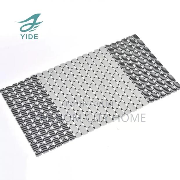 Anstislip Bathtub Mats Available - thumbnail 2