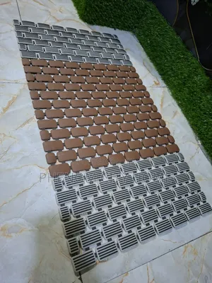Antislip Floor Bath Mats Available