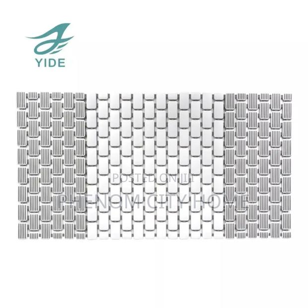 Antislip Floor Bath Mats Available - thumbnail 3