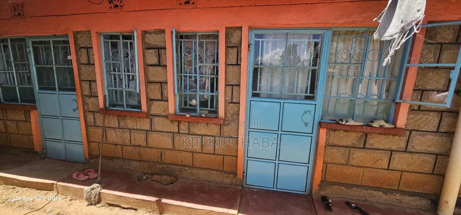 10bdrm Duplex in Kimumu for sale