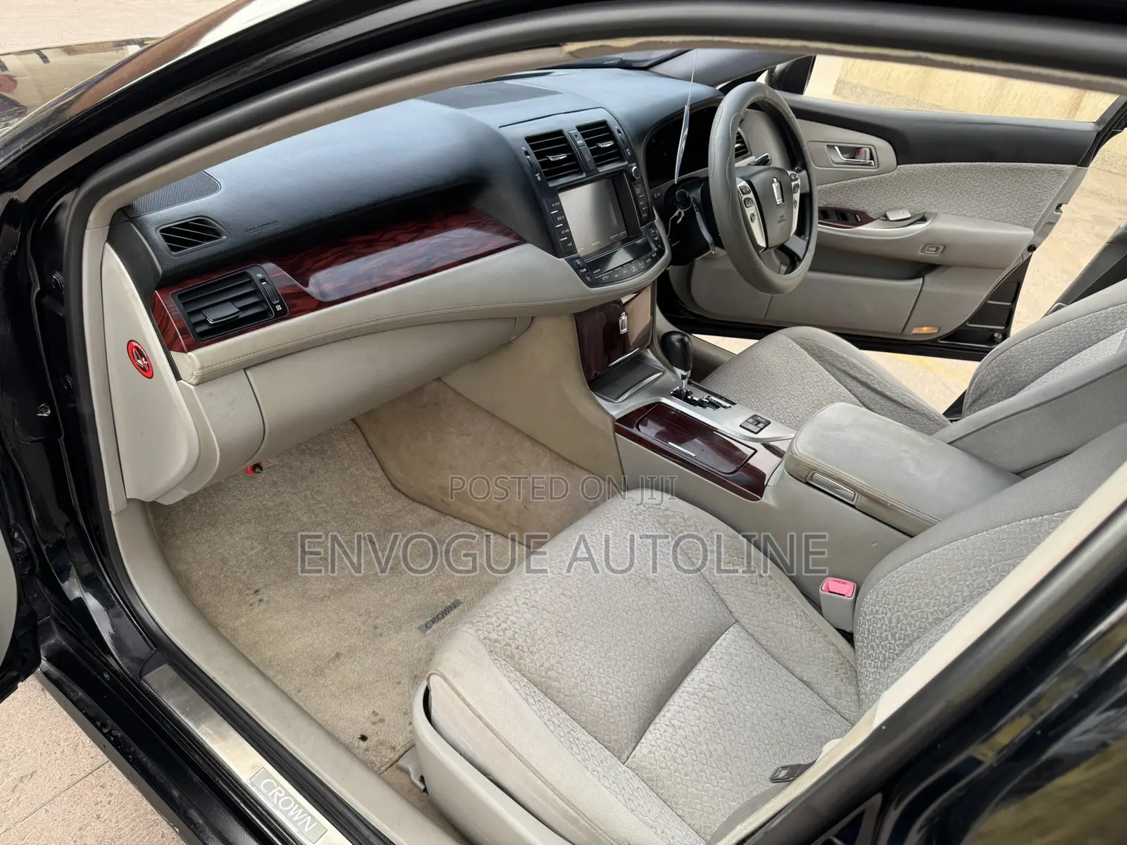 Toyota Crown 2011 Black