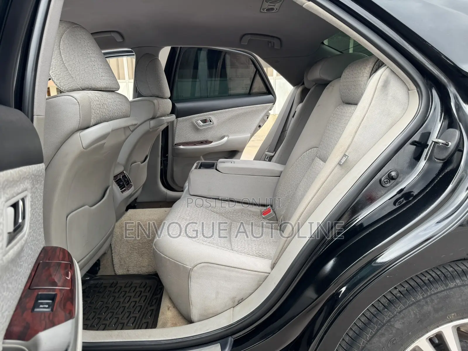 Toyota Crown 2011 Black