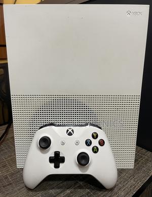 Xbox One S Like New - thumbnail 2