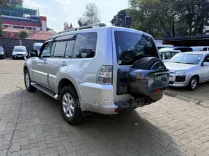 Mitsubishi Pajero V80 3.2 DI-D 2018 Gray