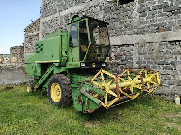 John Deere Combine Harvester - thumbnail 2