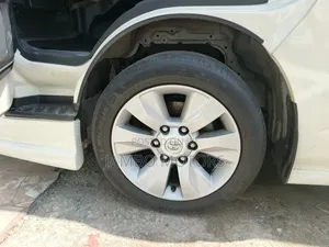 Toyota HiAce 2019 White